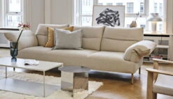 HAY Tapis Shaggy, Crème 9 HAY Tapis Shaggy, Crème -Hay Magasin Pandarine 3 Seater reclining armrest Lint beige oiled oak legs Plica Sprinkle cream Shaggy Rug cream