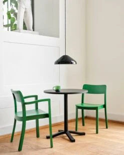 HAY Chaise Pastis, Vert Pin 8 HAY Chaise Pastis, Vert Pin -Hay Magasin Pastis Armchair pine green wb lacquered ash Pastis Table dia70xH74 black wb lacquered ash Pao Steel Pendant soft black 1