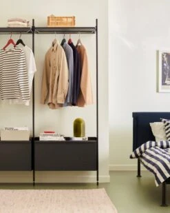 HAY Lampe De Table Parade 240, Vert Mousse 9 HAY Lampe De Table Parade 240, Vert Mousse -Hay Magasin Pier System 1002 PS black powder coated steel black anodised profiles Tamoto Bed anthracite