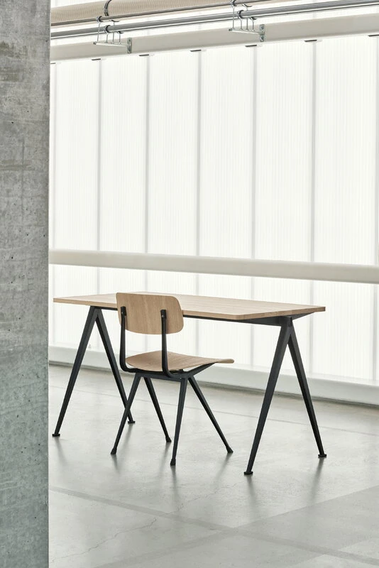 HAY Table Pyramid 01, 140 X 65 Cm, Noir - chêne Laqué Mat 3 HAY Table Pyramid 01, 140 X 65 Cm, Noir - chêne Laqué Mat – Image 3