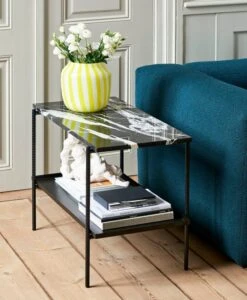 HAY Table D’appoint Rebar, 75 x 44 cm, Noir - Marbre Noir 10 HAY Table D’appoint Rebar, 75 x 44 cm, Noir - Marbre Noir -Hay Magasin Rebar Side Table soft black w marble tabletop Mags Soft 22C5 seater Flamiber petrol blue J4 Juice Vase wide yellow