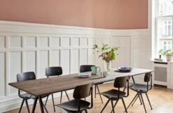 HAY Chaise Result, Noir 8 HAY Chaise Result, Noir -Hay Magasin Result Chair black Pyramid Table 02 smoked oak