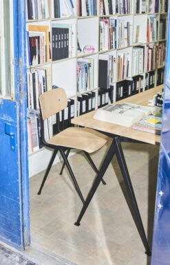 HAY Table Pyramid 01, 140 X 65 Cm, Noir - chêne Laqué Mat 9 HAY Table Pyramid 01, 140 X 65 Cm, Noir - chêne Laqué Mat -Hay Magasin Result Pyramid catalogue 26