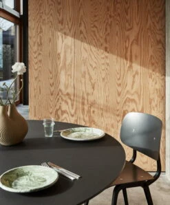 HAY Chaise Revolt, Noir -Hay Magasin Revolt black seat and back black powder coated steel base Soft Ice Lunch Plate green