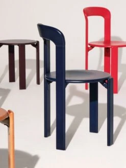 HAY Chaise Rey, Rouge écarlate -Hay Magasin Rey Chair deep blue wb lacquer beech Rey Chair scarlet red wb lacquer beech