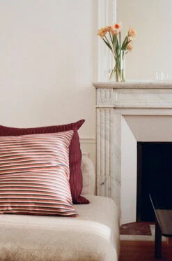 HAY Coussin Ribbon, Terracotta 6 HAY Coussin Ribbon, Terracotta -Hay Magasin Ribbon Cushion red terracotta 1