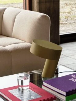 HAY Lampe De Table Slant, Kaki -Hay Magasin Slant khaki green Quilton Flamiber cream A5