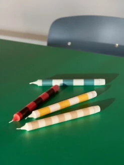 HAY Bougies Stripe, Lot De 4, Vert 7 HAY Bougies Stripe, Lot De 4, Vert -Hay Magasin Stripe Candle