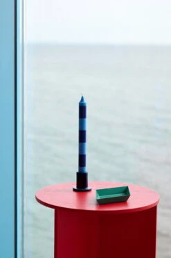 HAY Bougies Stripe, Lot De 4, Bleu 8 HAY Bougies Stripe, Lot De 4, Bleu -Hay Magasin Stripe Candle bordeaux and dark blue Kaleido XS evergreen Slit Table Wood Round High candy red wb lacquered oak