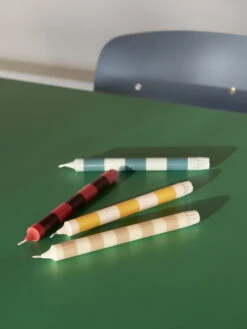 HAY Bougie Stripe, Rouge - Bordeaux 7 HAY Bougie Stripe, Rouge - Bordeaux -Hay Magasin Stripe Candle