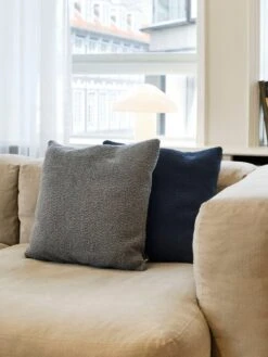 HAY Coussin Texture, Gris 9 HAY Coussin Texture, Gris -Hay Magasin Texture Cushion grey Texture Cushion dark blue 01