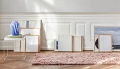 HAY Table Basse Tray, Blanc 9 HAY Table Basse Tray, Blanc -Hay Magasin Tray Table 40x40 white Juice Vase High blue Shaggy Rug rose