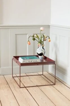 HAY Grande Table Tray, Chocolat -Hay Magasin Tray Table chocolate high gloss Jessica Hans Vase glossy cow