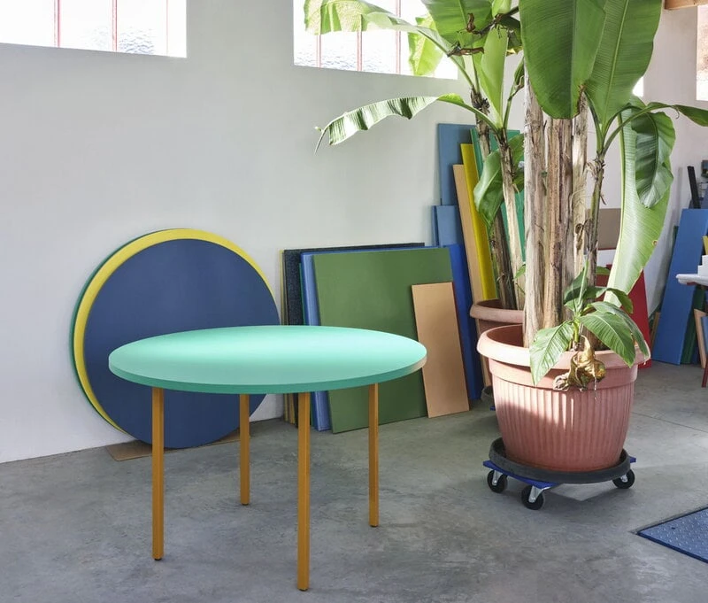 HAY Table Two-Colour, 120 Cm, Ocre - Vert Menthe 6 HAY Table Two-Colour, 120 Cm, Ocre - Vert Menthe – Image 6