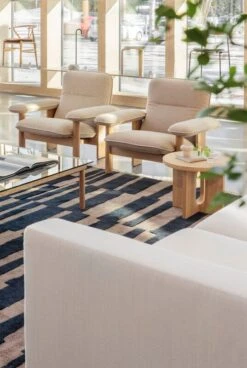 HAY Table Kofi 100 x 100 cm, Chêne Laqué - verre Transparent 9 HAY Table Kofi 100 x 100 cm, Chêne Laqué - verre Transparent -Hay Magasin showroom maaliskuu22 Fds2