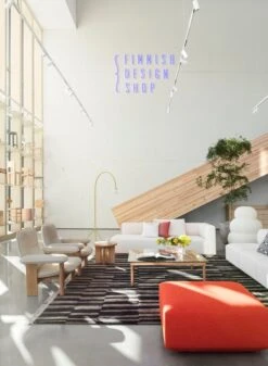 HAY Table Kofi 100 x 100 cm, Chêne Laqué - verre Transparent 10 HAY Table Kofi 100 x 100 cm, Chêne Laqué - verre Transparent -Hay Magasin showroom maaliskuu22 Fds8